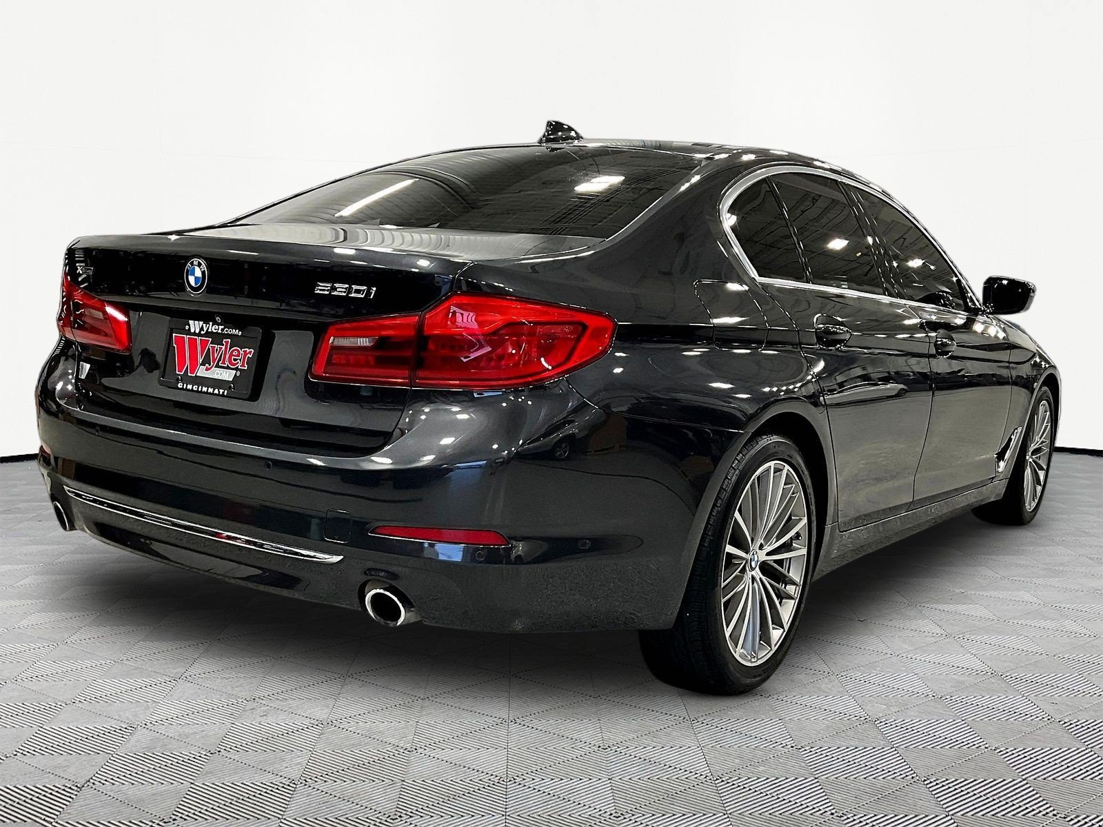 Used 2019 BMW 530i xDrive w/ Executive Package AWD/4WD image 6