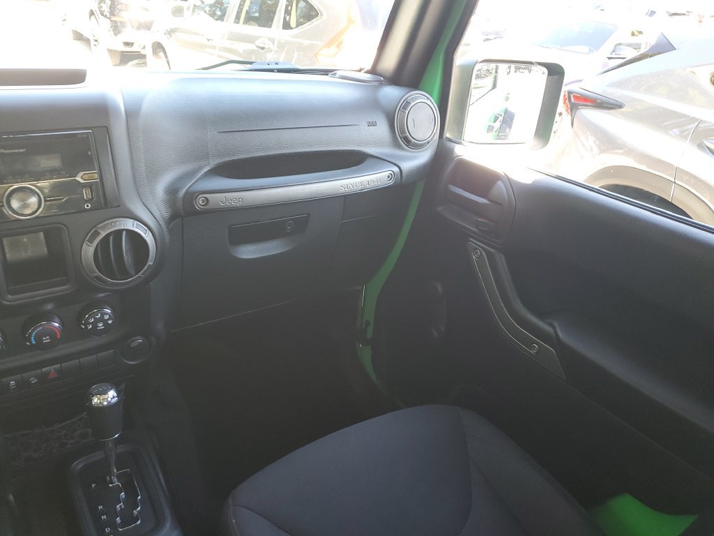 Used 2015 Jeep Wrangler Unlimited Sport w/ Connectivity Group AWD/4WD image 18