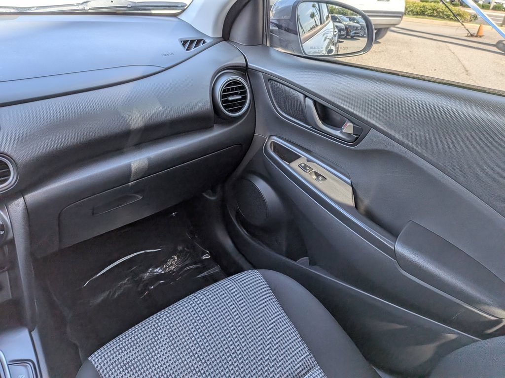 Used 2021 Hyundai Kona SE FWD image 16