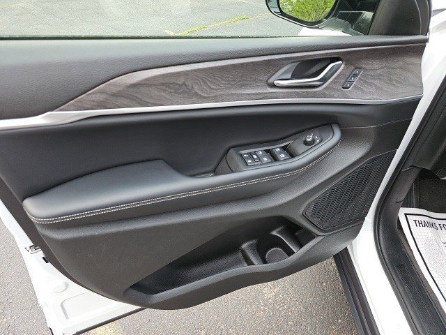 Used 2024 Jeep Grand Cherokee L Limited image 21