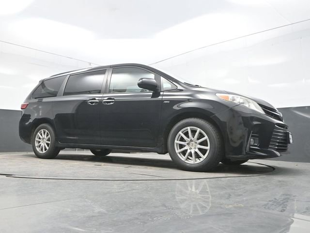 Used 2018 Toyota Sienna XLE AWD/4WD image 24
