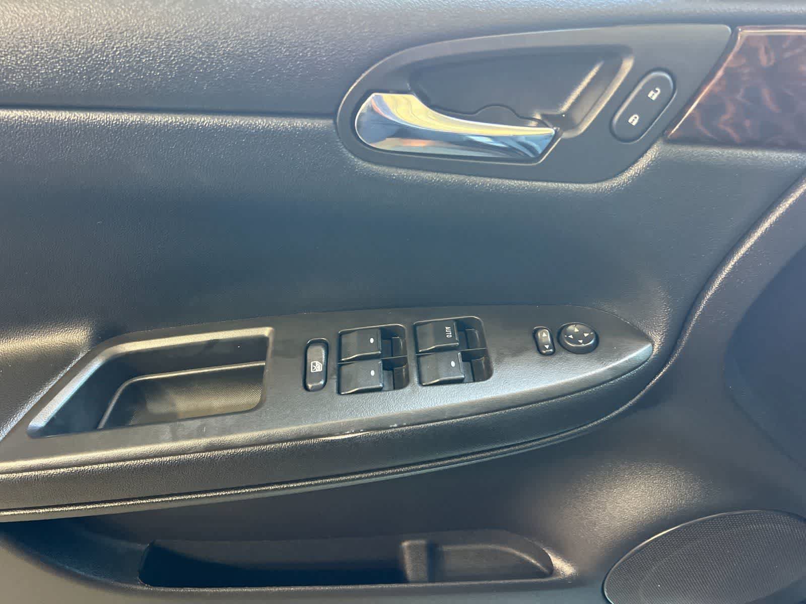 Used 2016 Chevrolet Impala LT FWD image 13