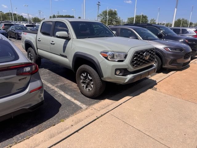 Used 2022 Toyota Tacoma TRD Off-Road w/ Technology Package AWD/4WD image 14