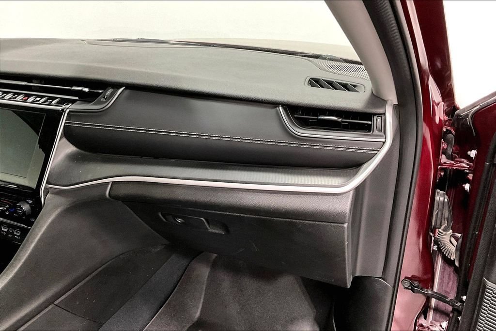 Used 2023 Jeep Grand Cherokee Laredo AWD/4WD image 16