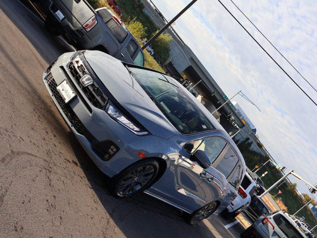 Certified 2025 Honda Odyssey Touring image 3
