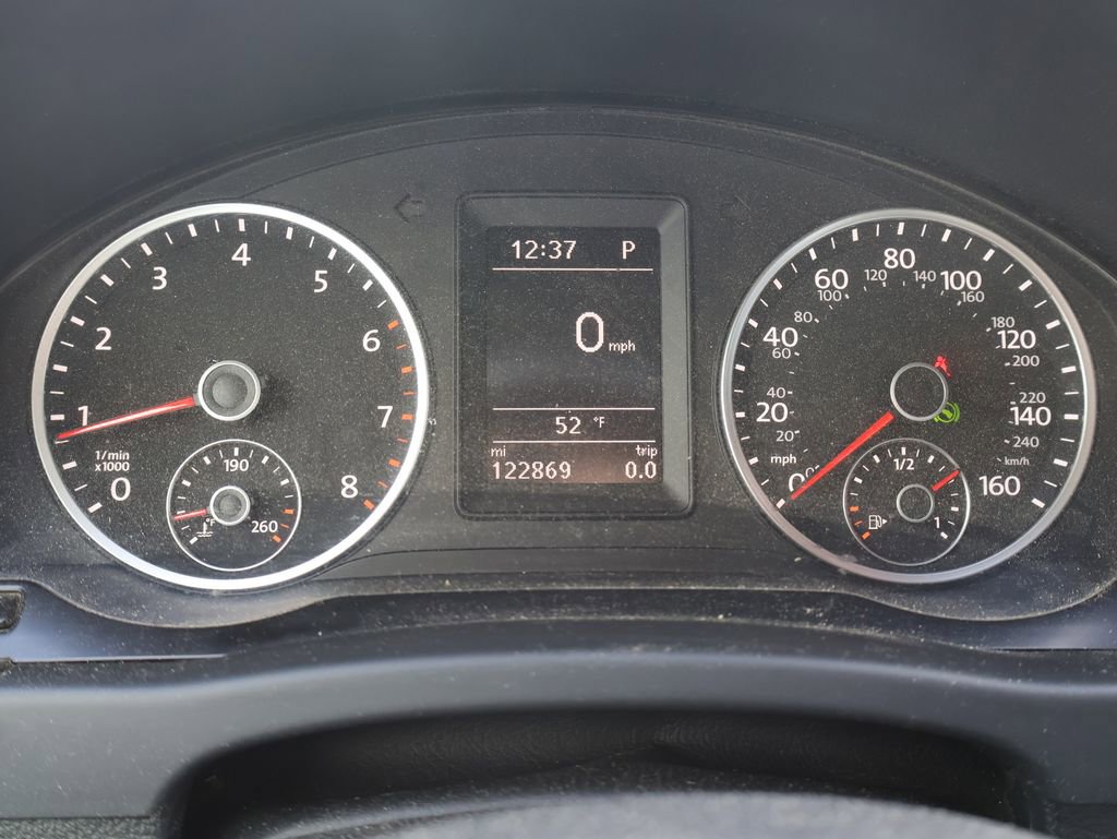 Used 2017 Volkswagen Tiguan S image 2