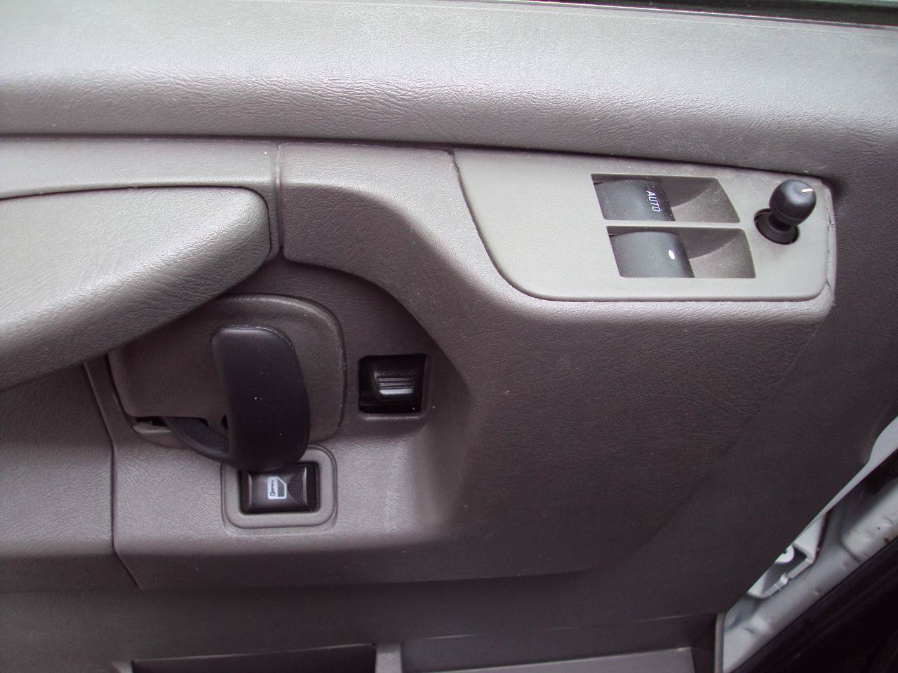 Used 2013 Chevrolet Express 1500 LT w/ LT Preferred Equipment Group AWD/4WD image 17