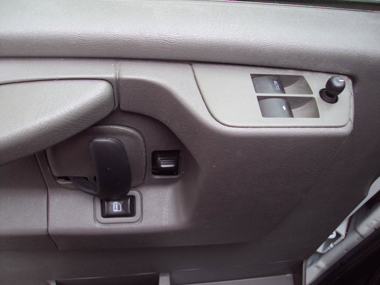Used 2013 Chevrolet Express 1500 LT w/ LT Preferred Equipment Group AWD/4WD image 17