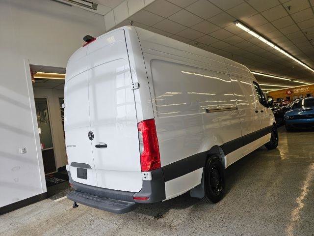 Used 2024 Mercedes-Benz eSprinter 170 Cargo image 4