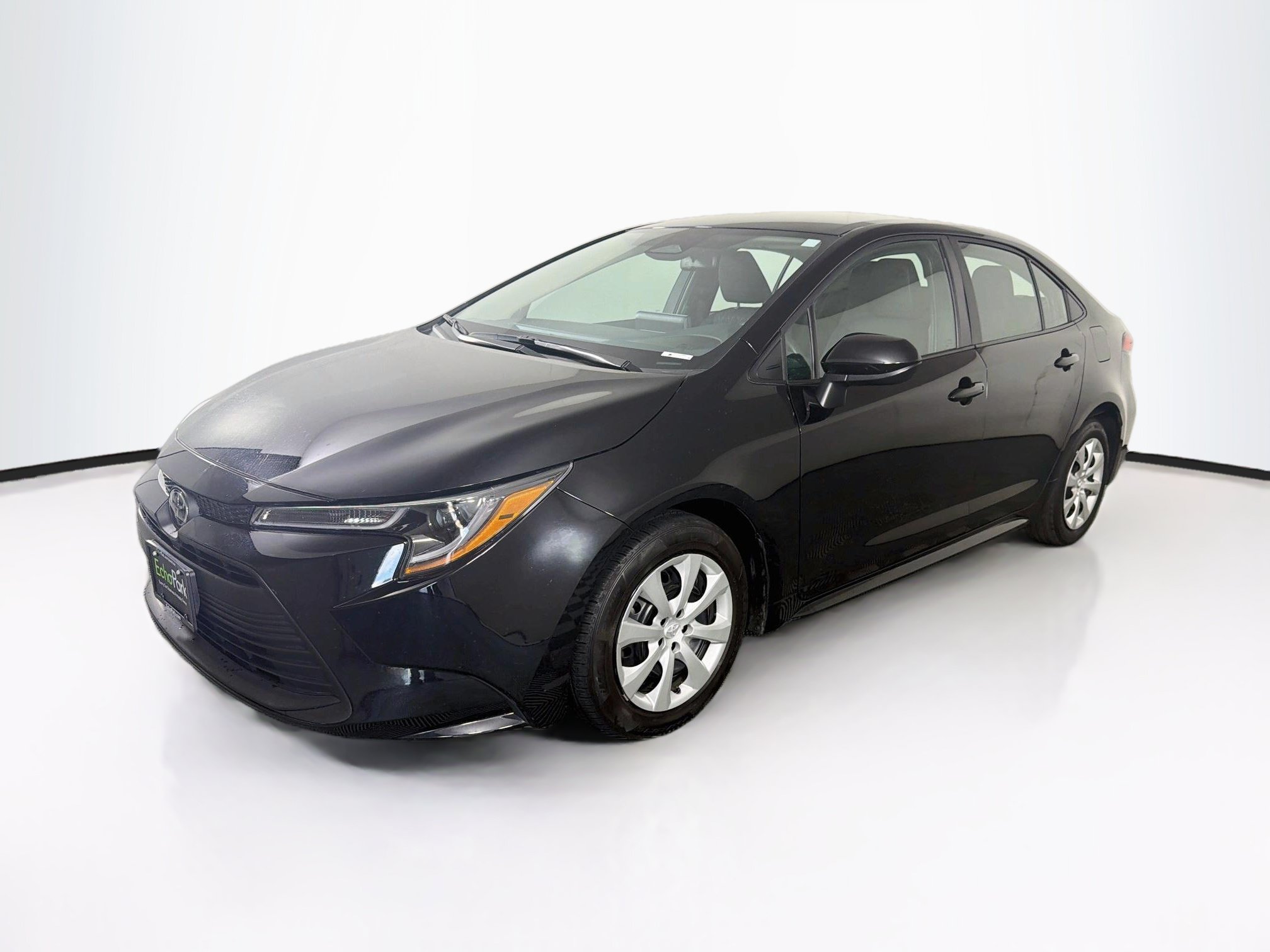 Used 2025 Toyota Corolla LE FWD image 3