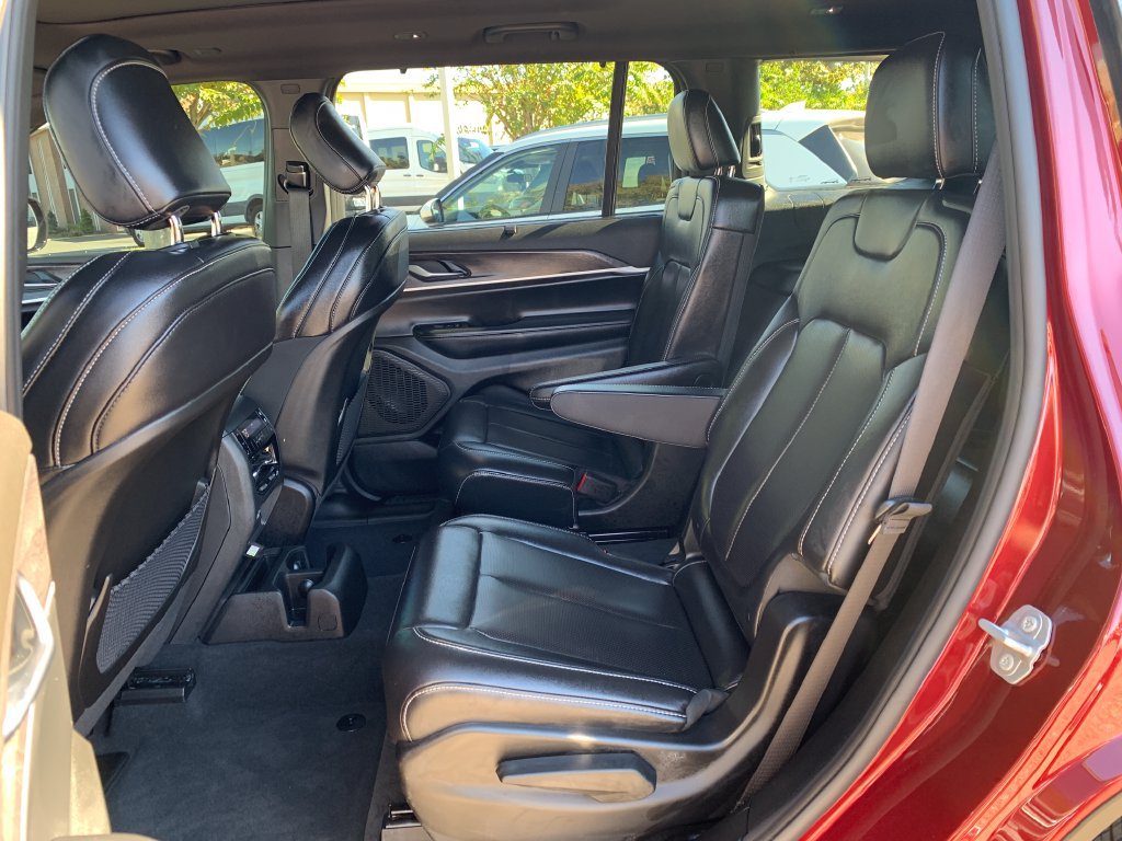 Used 2025 Jeep Grand Cherokee L Limited w/ Luxury Tech Group II RWD image 28