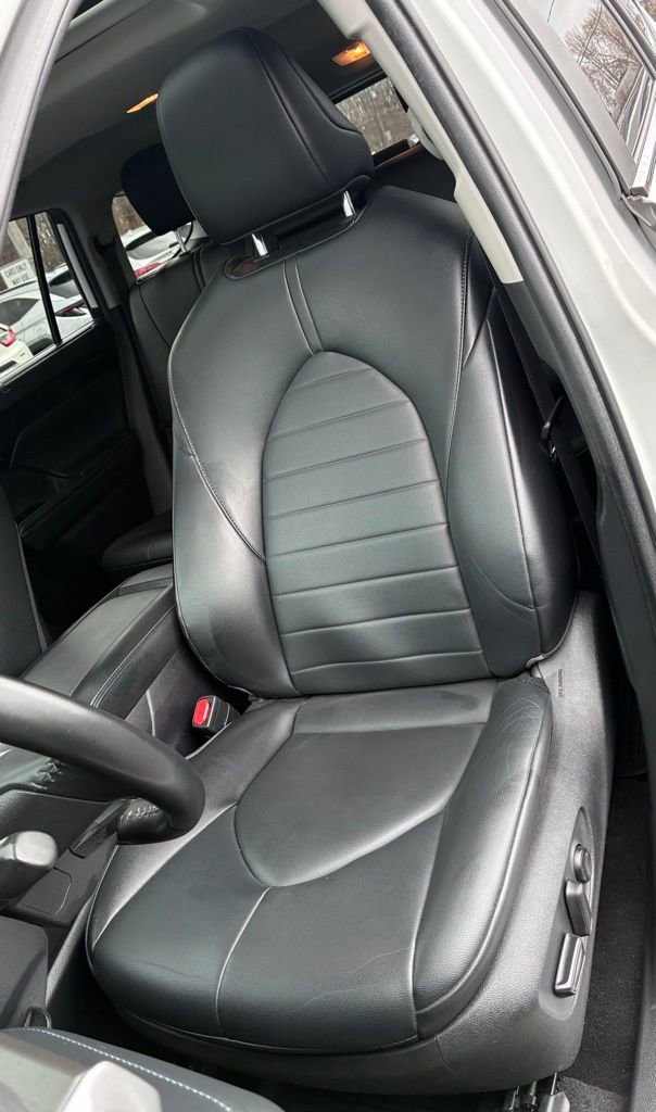 Used 2023 Toyota Highlander XLE AWD/4WD image 18