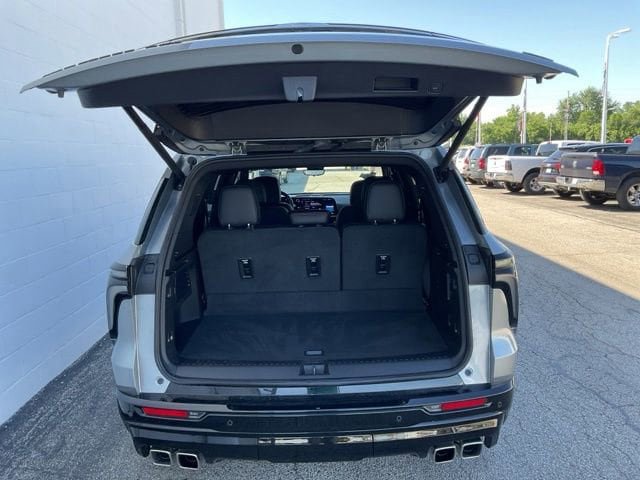 Used 2025 Chevrolet Traverse RS w/ LPO, Floor Liner Package AWD/4WD image 11