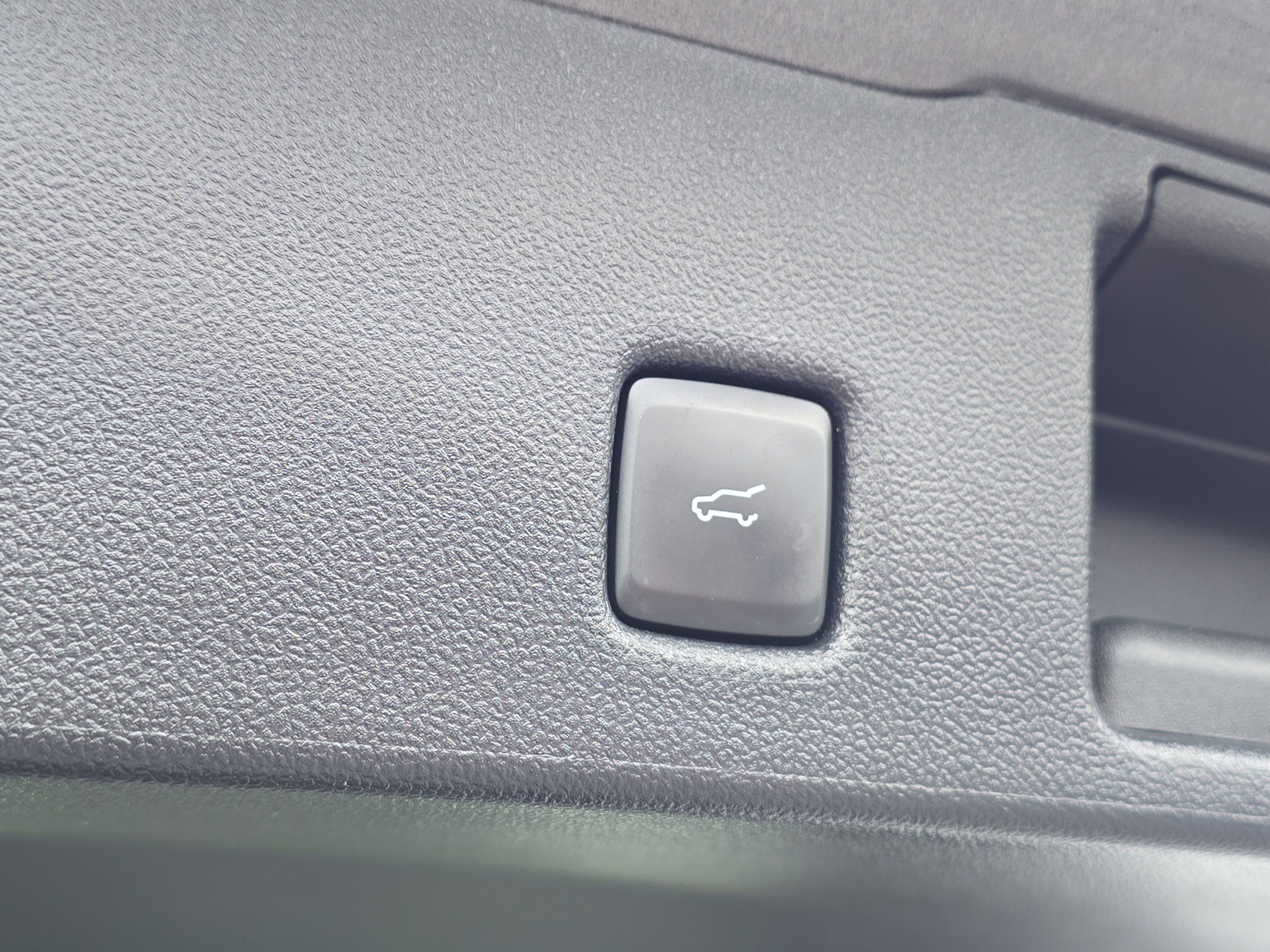 Used 2021 Ford Escape Titanium image 10