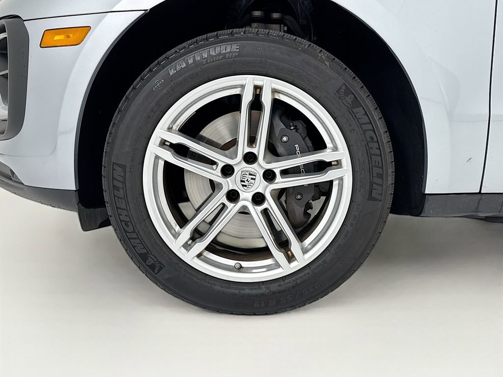 Certified 2025 Porsche Macan image 35