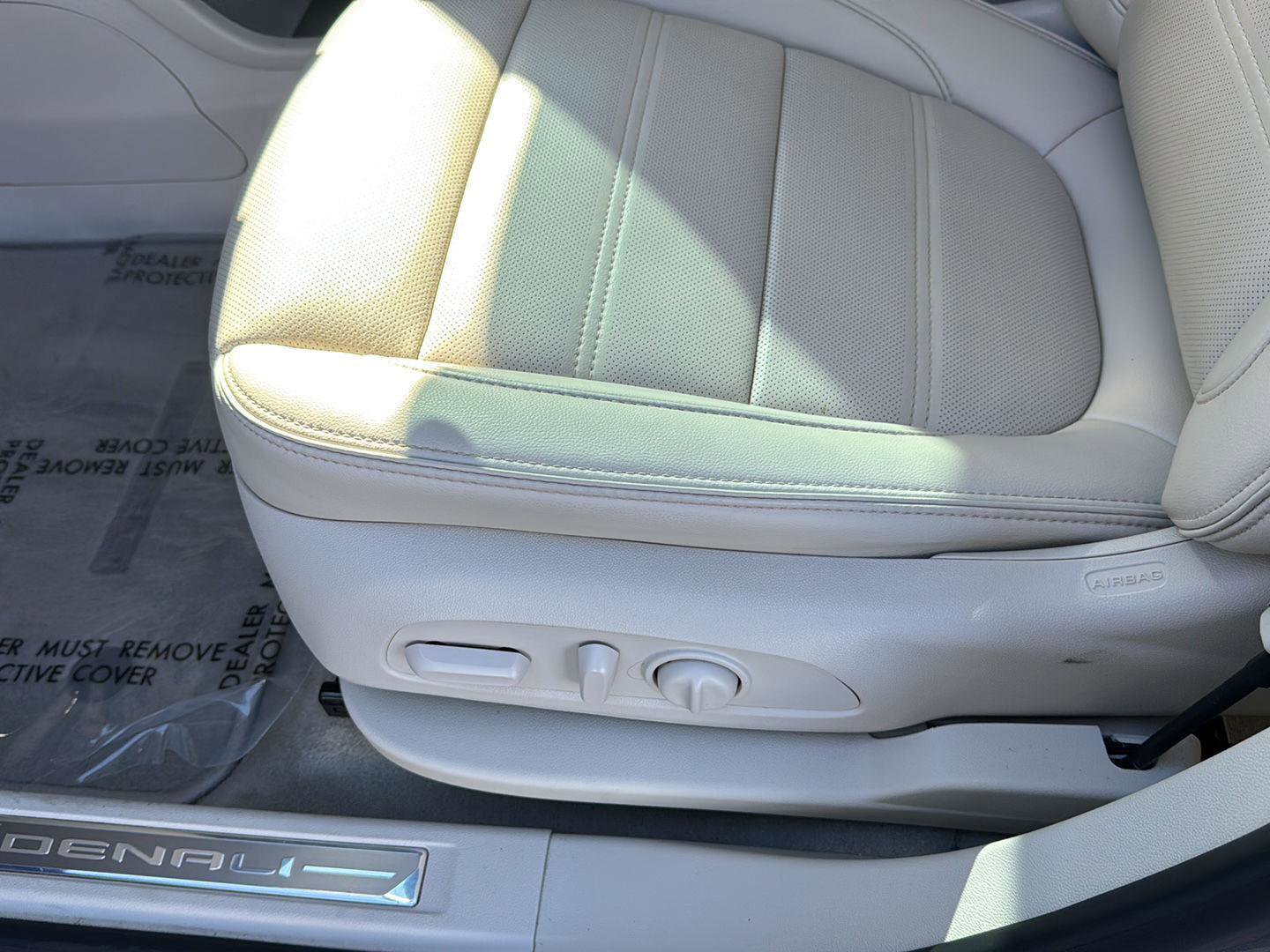 Certified 2022 GMC Acadia Denali w/ Denali Ultimate Package image 28