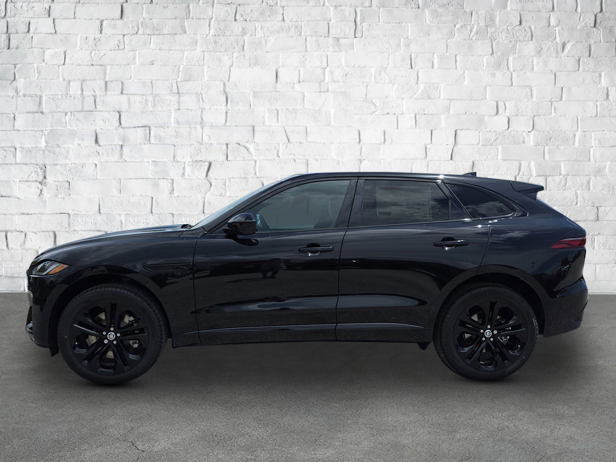 New 2026 Jaguar F-PACE R-Dynamic S image 3