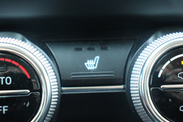 Used 2022 Genesis G70 2.0T RWD image 27