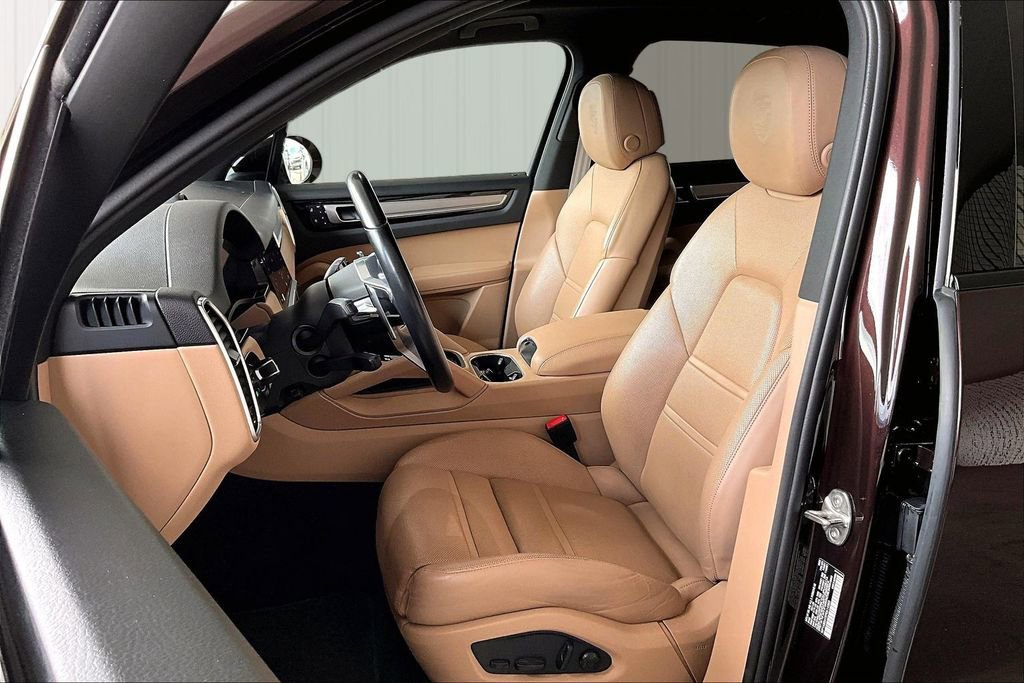 Used 2023 Porsche Cayenne S Platinum image 16