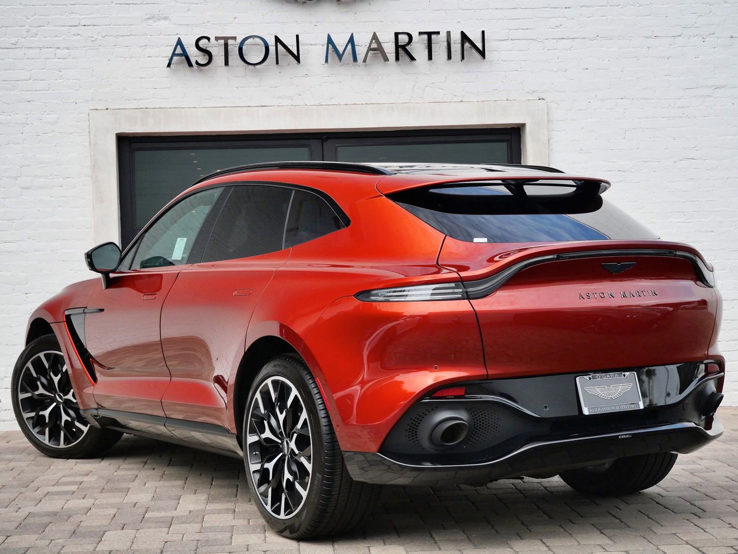 Used 2021 Aston Martin DBX AWD/4WD image 2