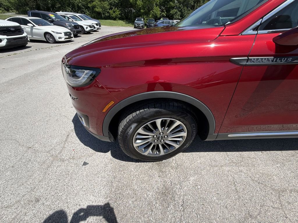 Used 2019 Lincoln Nautilus Select AWD/4WD image 10