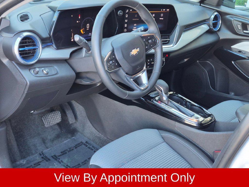 Used 2025 Chevrolet Trax LT w/ LT Convenience Package FWD image 15