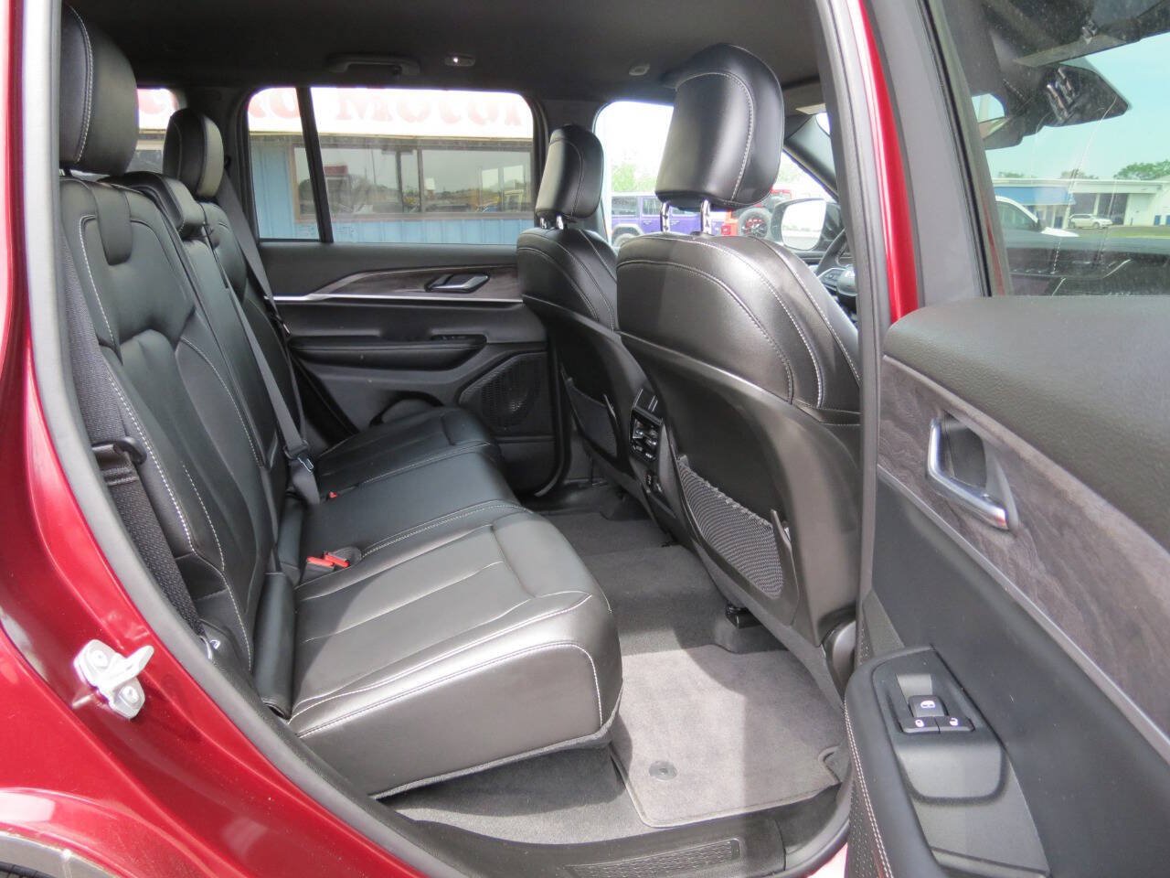 Used 2025 Jeep Grand Cherokee Limited w/ Trailer Tow Package AWD/4WD image 21