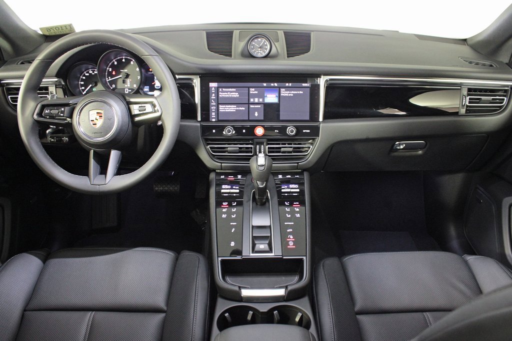 Used 2025 Porsche Macan image 20