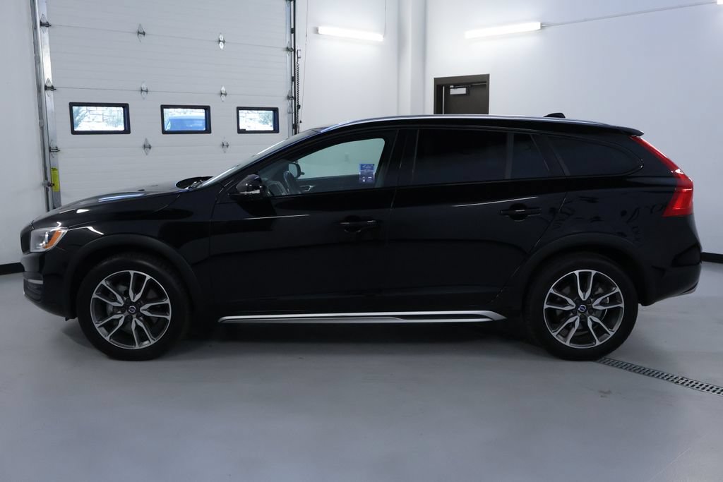 Used 2018 Volvo V60 T5 Cross Country AWD/4WD image 4