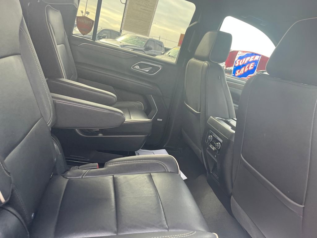 Used 2023 Chevrolet Suburban Premier image 27