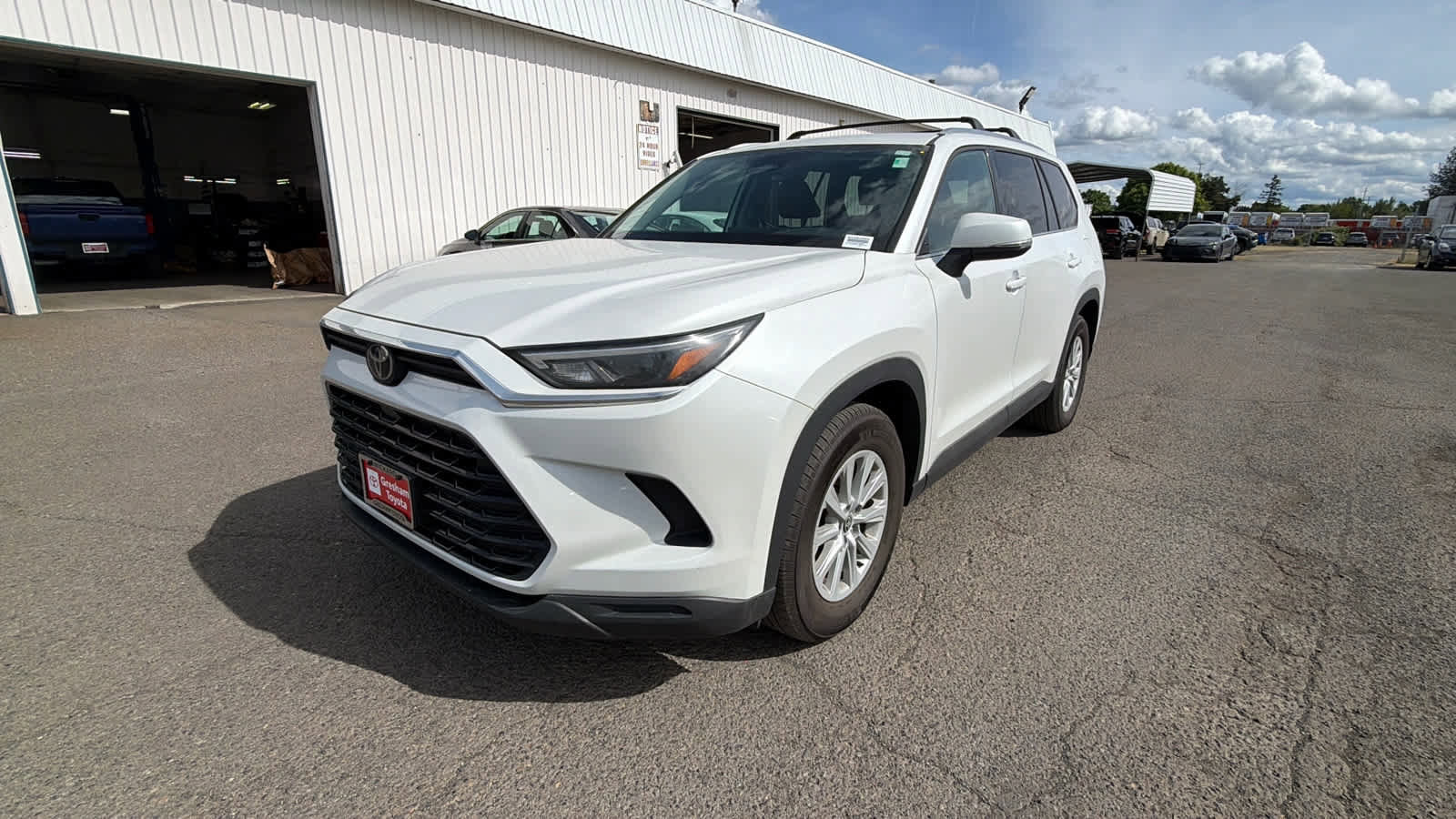 Used 2024 Toyota Grand Highlander AWD image 2