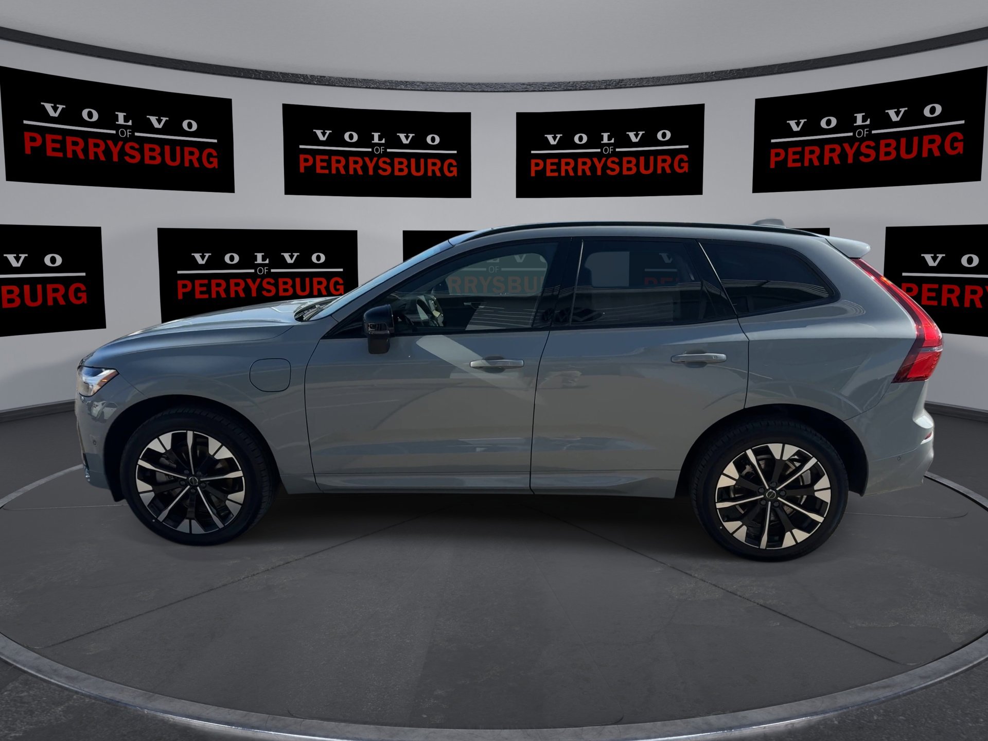 New 2026 Volvo XC60 T8 Plus w/ Protection Package Premier image 5