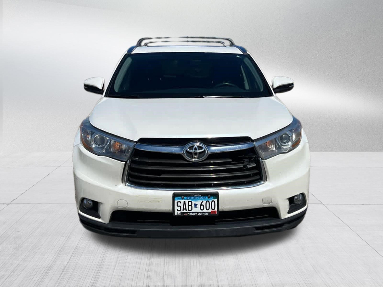 Used 2016 Toyota Highlander XLE AWD/4WD image 2