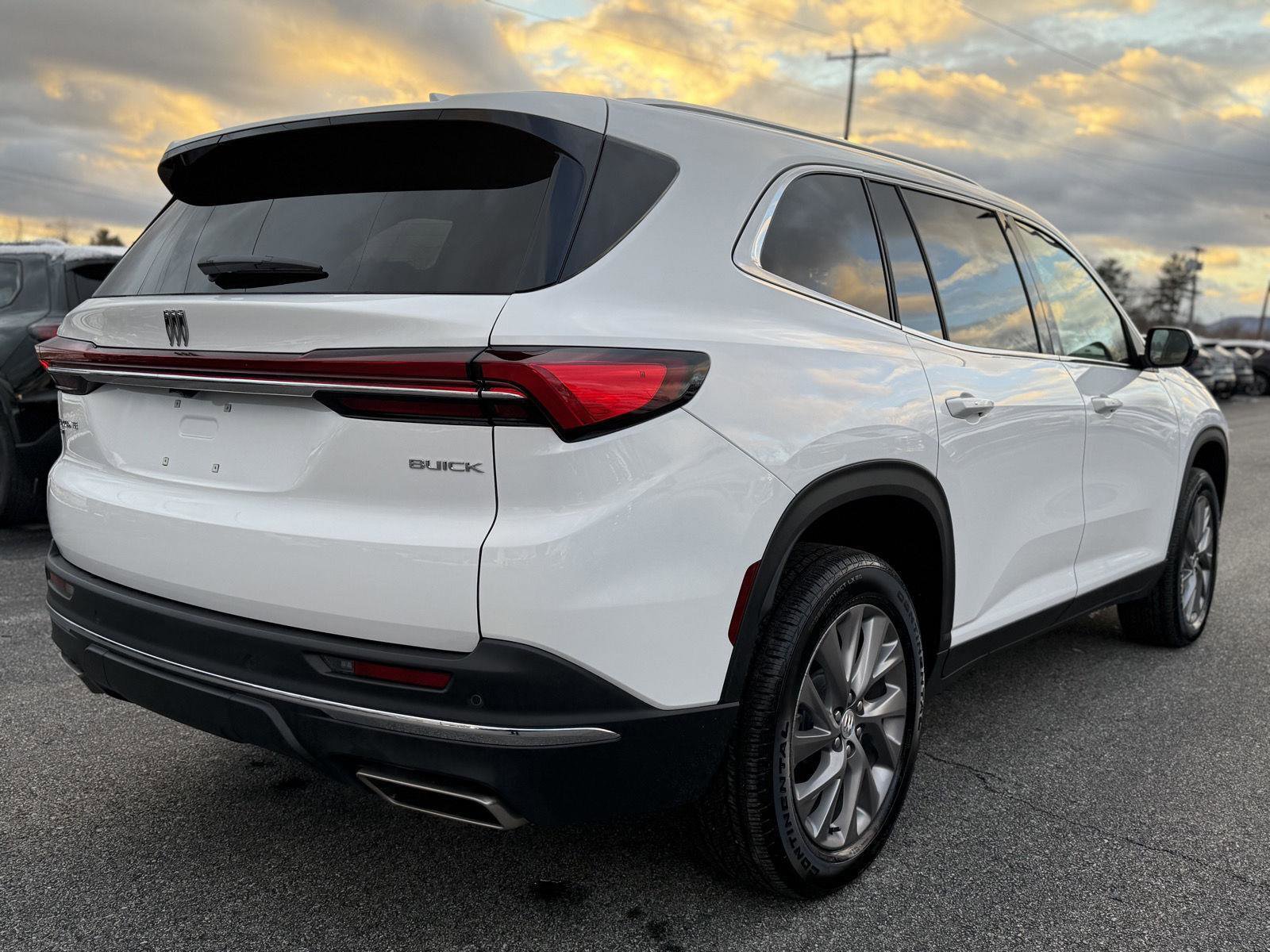 Certified 2025 Buick Enclave Preferred w/ Power Package image 5