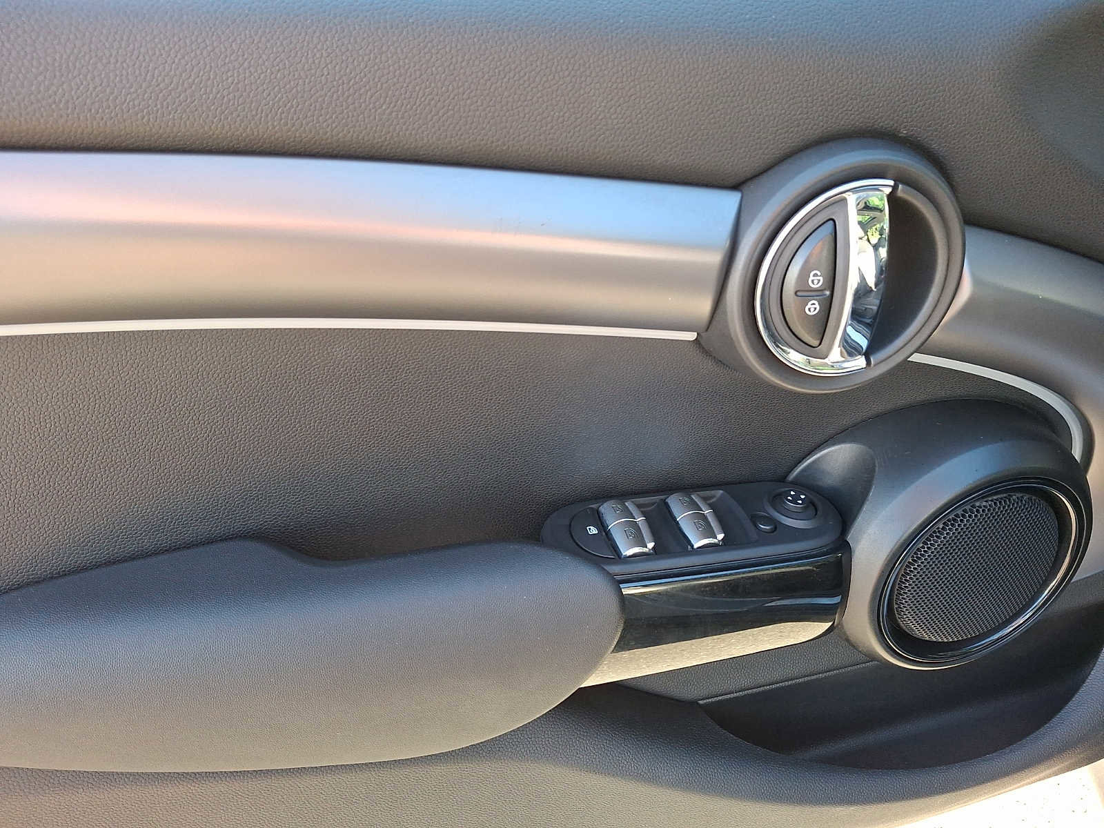 Used 2022 MINI Cooper 4-Door Hardtop FWD image 10