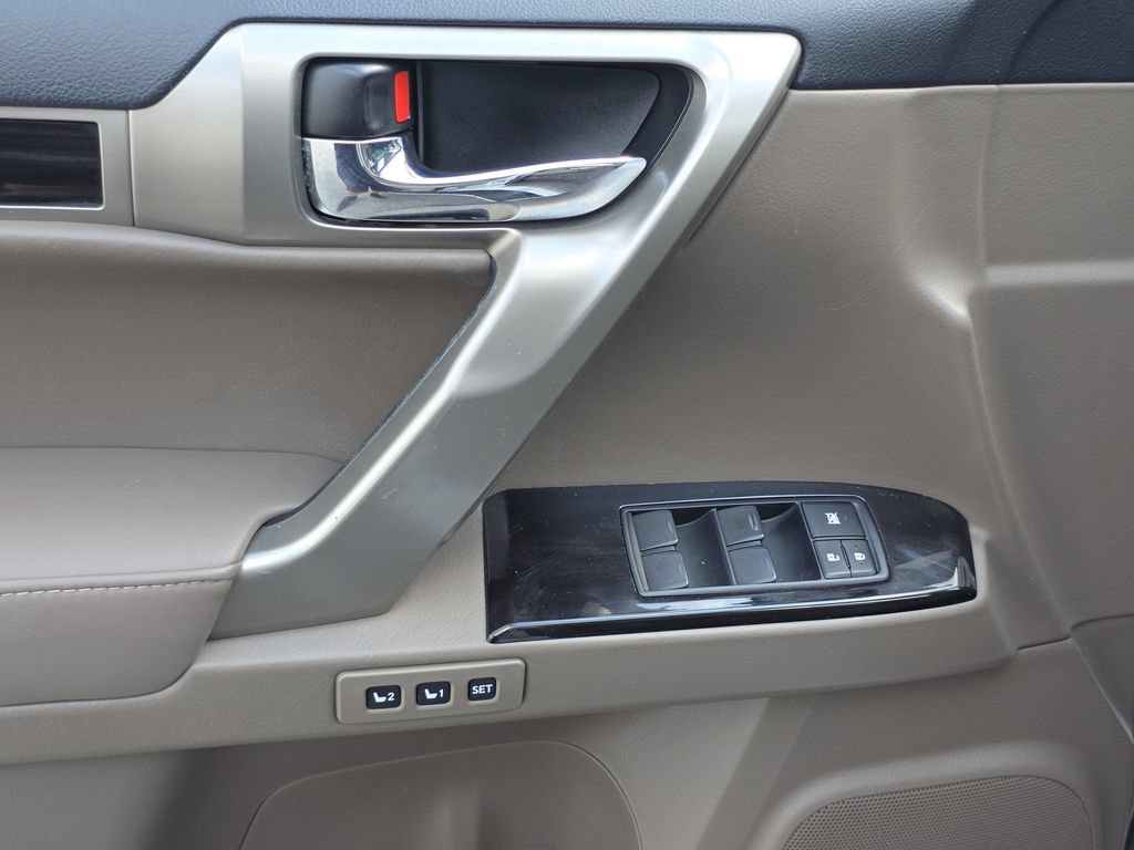 Used 2017 Lexus GX 460 AWD/4WD image 16