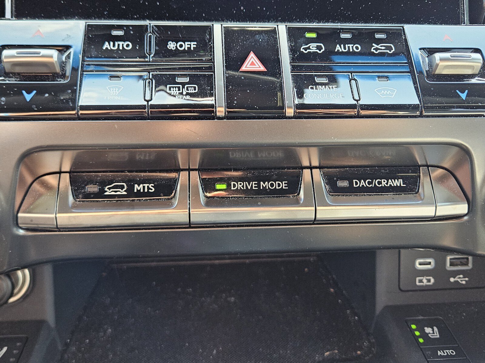 Used 2023 Lexus LX 600 4WD w/ Appearance Package image 25