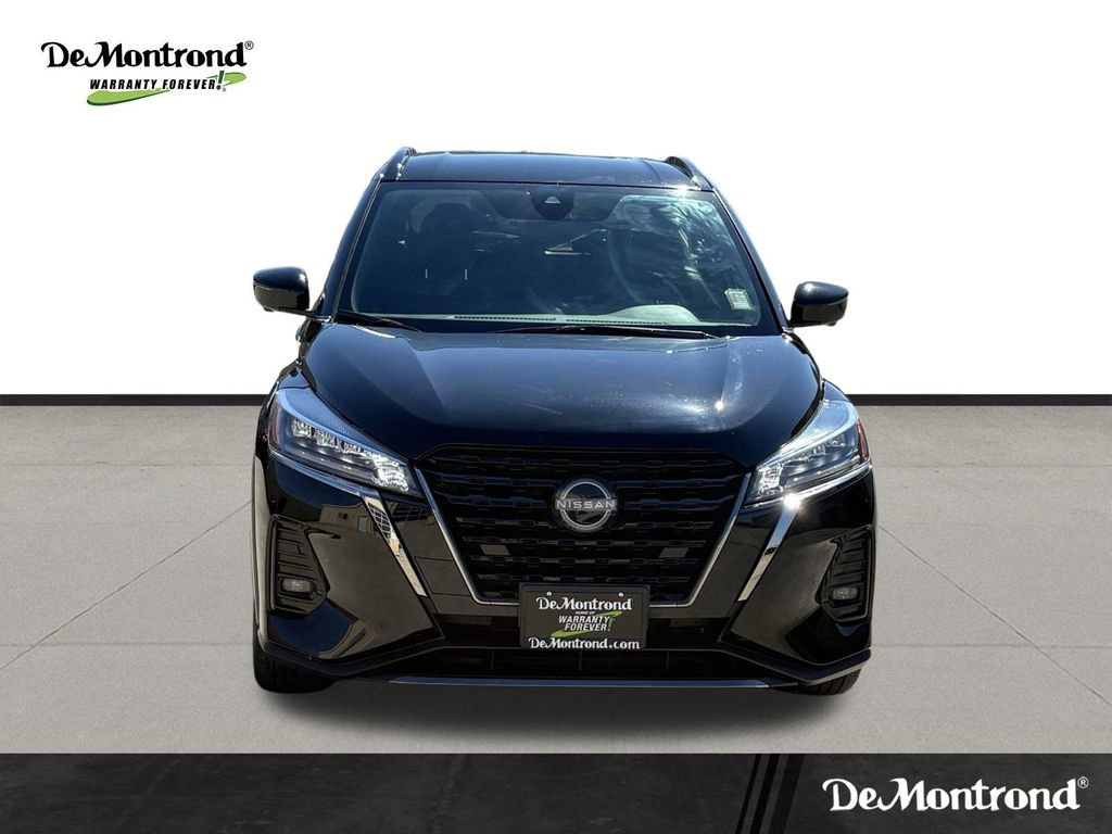 Used 2023 Nissan Kicks SR image 2