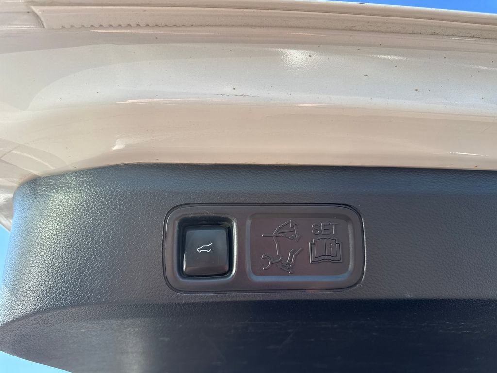 Used 2023 Ford Expedition Limited AWD/4WD image 19