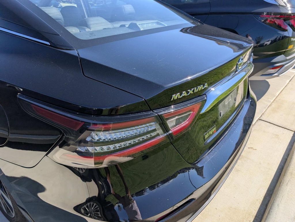Used 2022 Nissan Maxima SV w/ Floor Mat Group FWD image 9