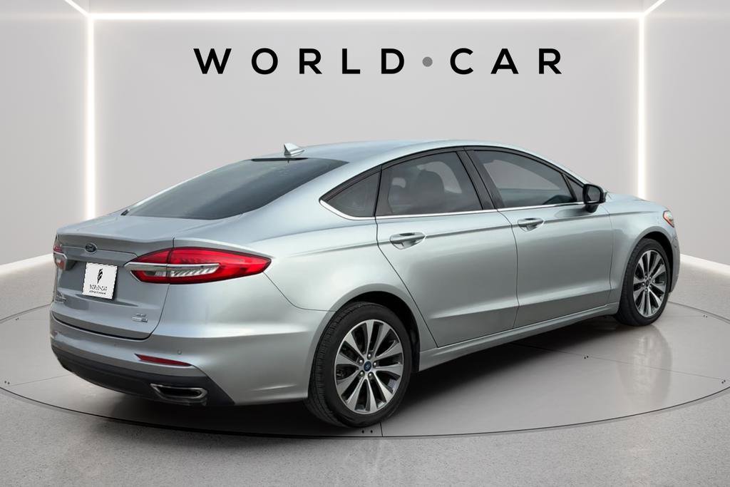 Used 2020 Ford Fusion SE image 3