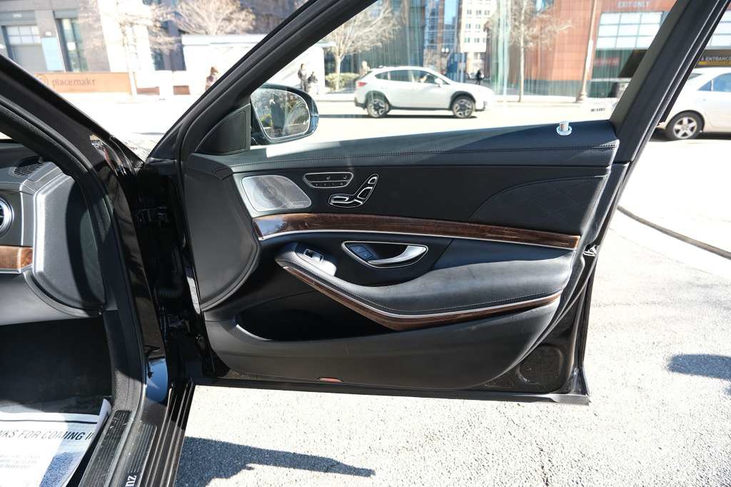 Used 2018 Mercedes-Benz S 560 4MATIC Sedan w/ Premium Package image 38