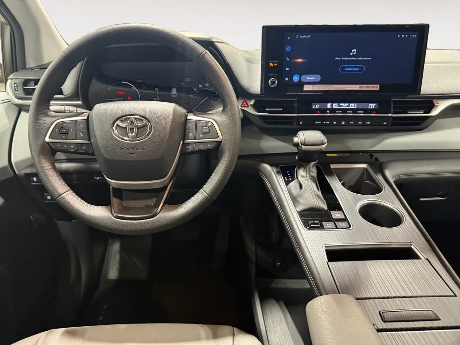 Used 2026 Toyota Sienna XLE FWD image 11