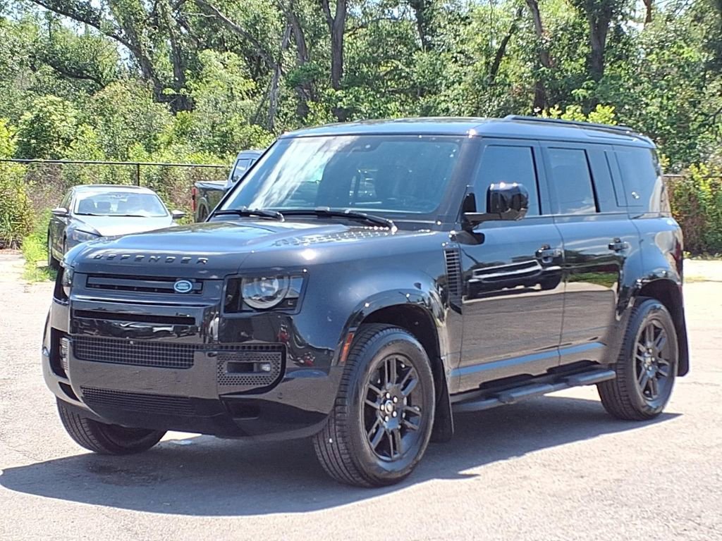 Used 2024 Land Rover Defender 110 X-Dynamic SE AWD/4WD image 3