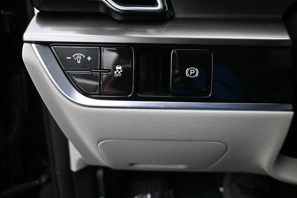 Used 2024 Kia Sportage EX FWD image 17
