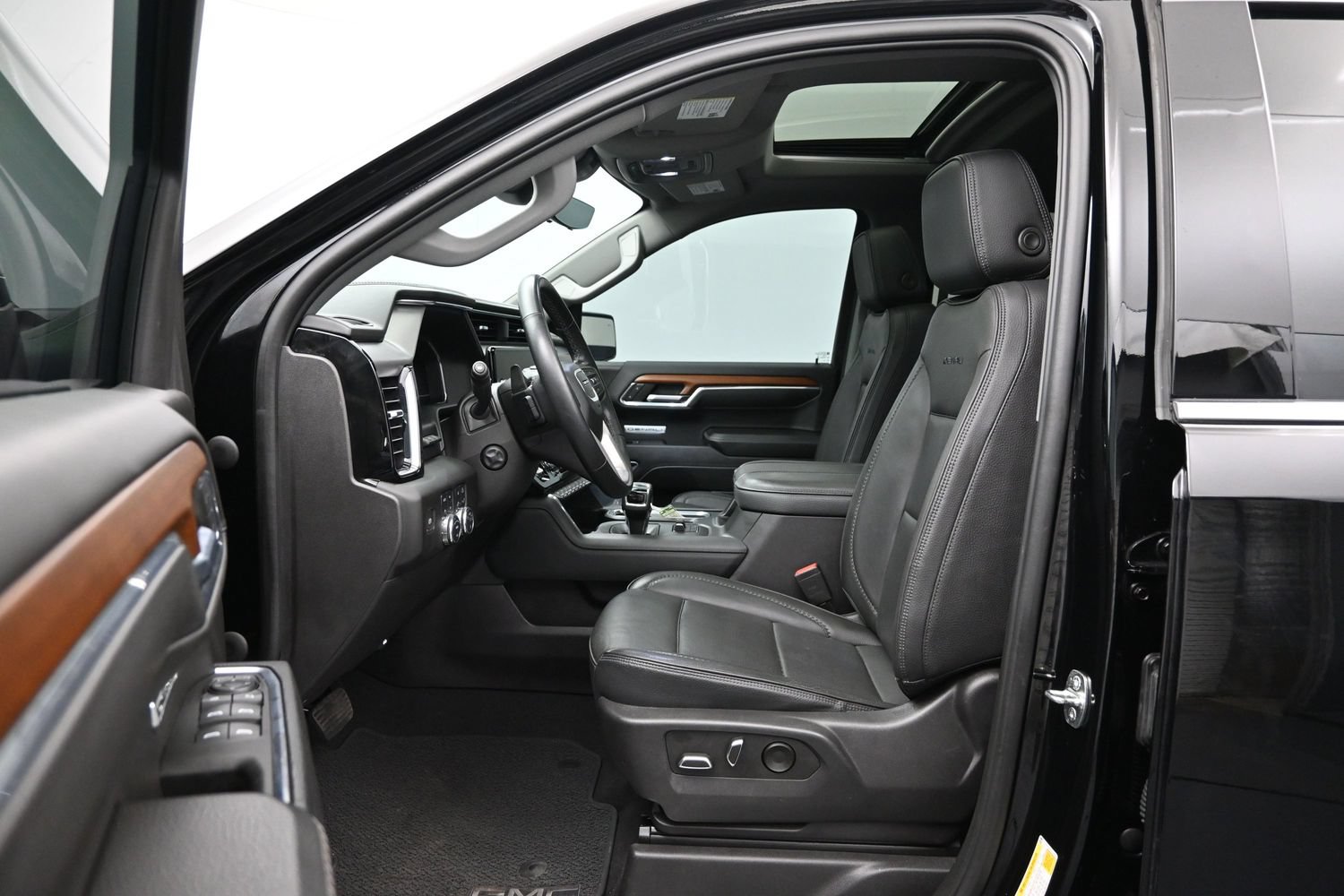 Used 2023 GMC Sierra 1500 Denali w/ Denali Reserve Package AWD/4WD image 9