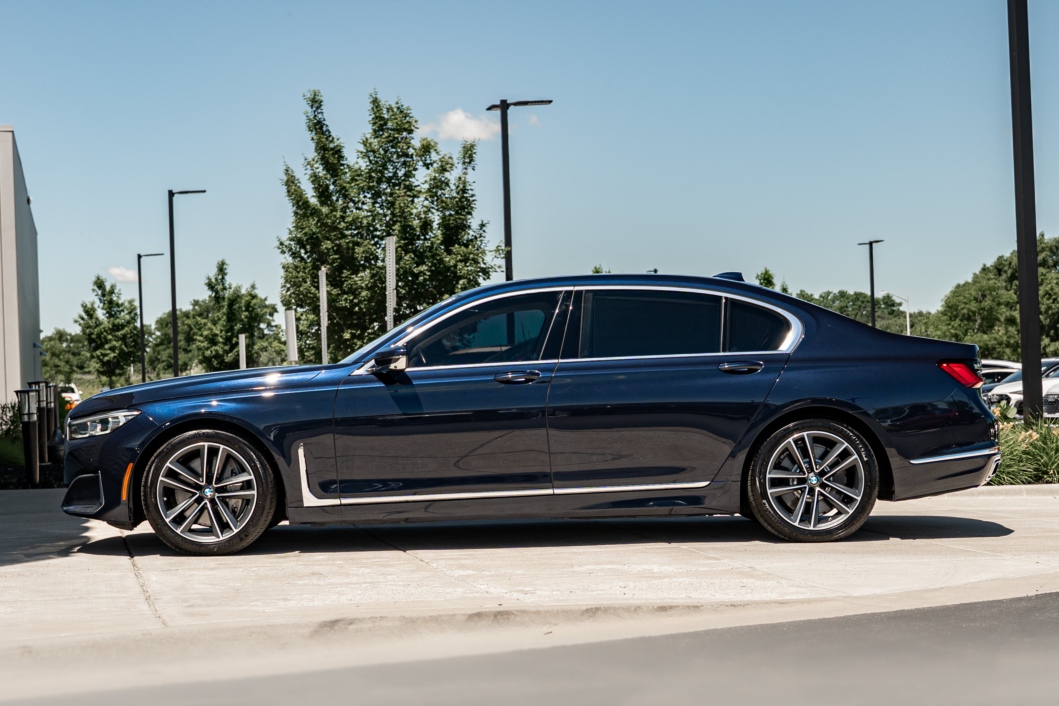 Used 2020 BMW 750i xDrive w/ Autobahn Package AWD/4WD image 6
