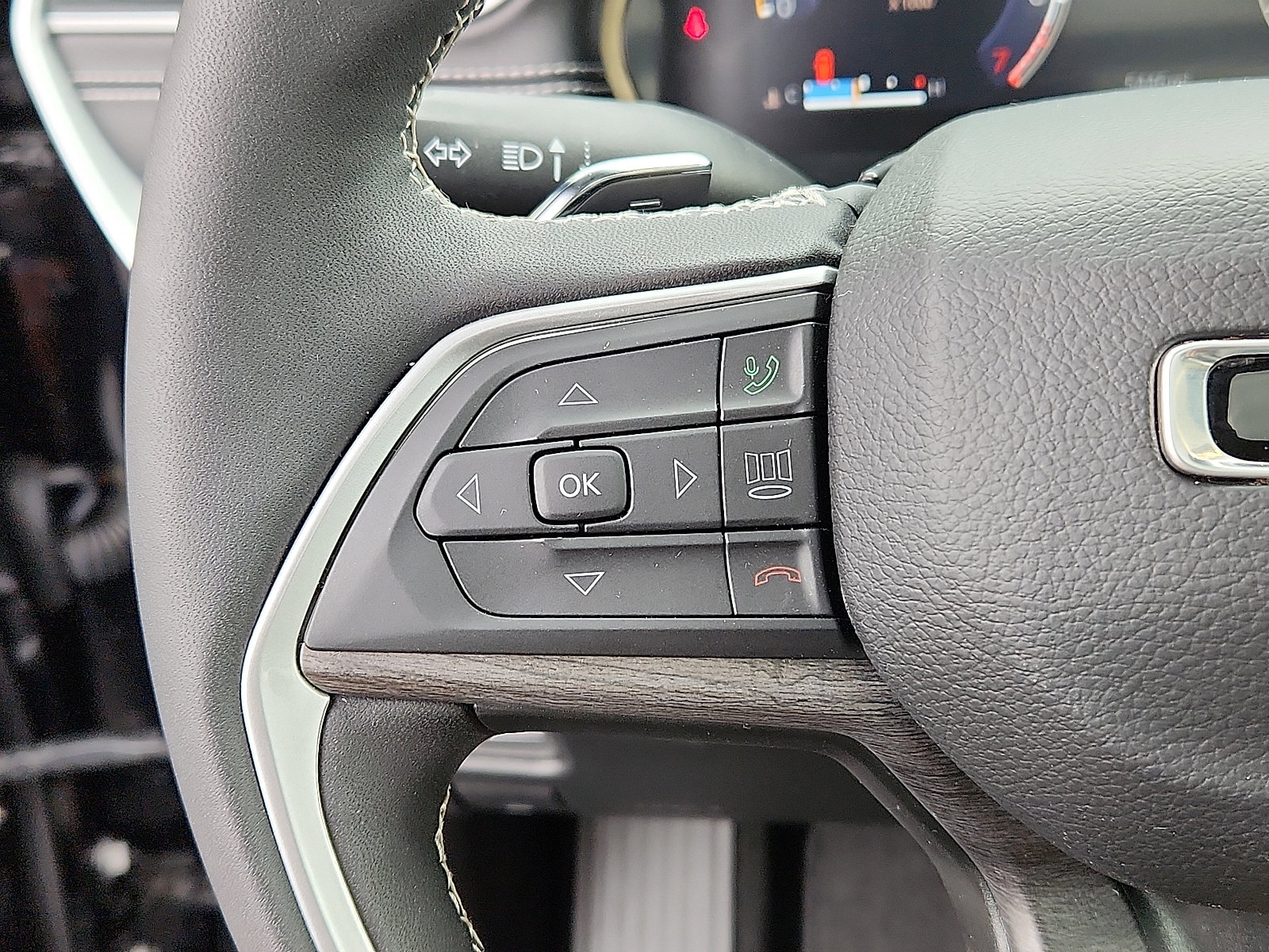 Certified 2025 Jeep Grand Cherokee Limited image 23