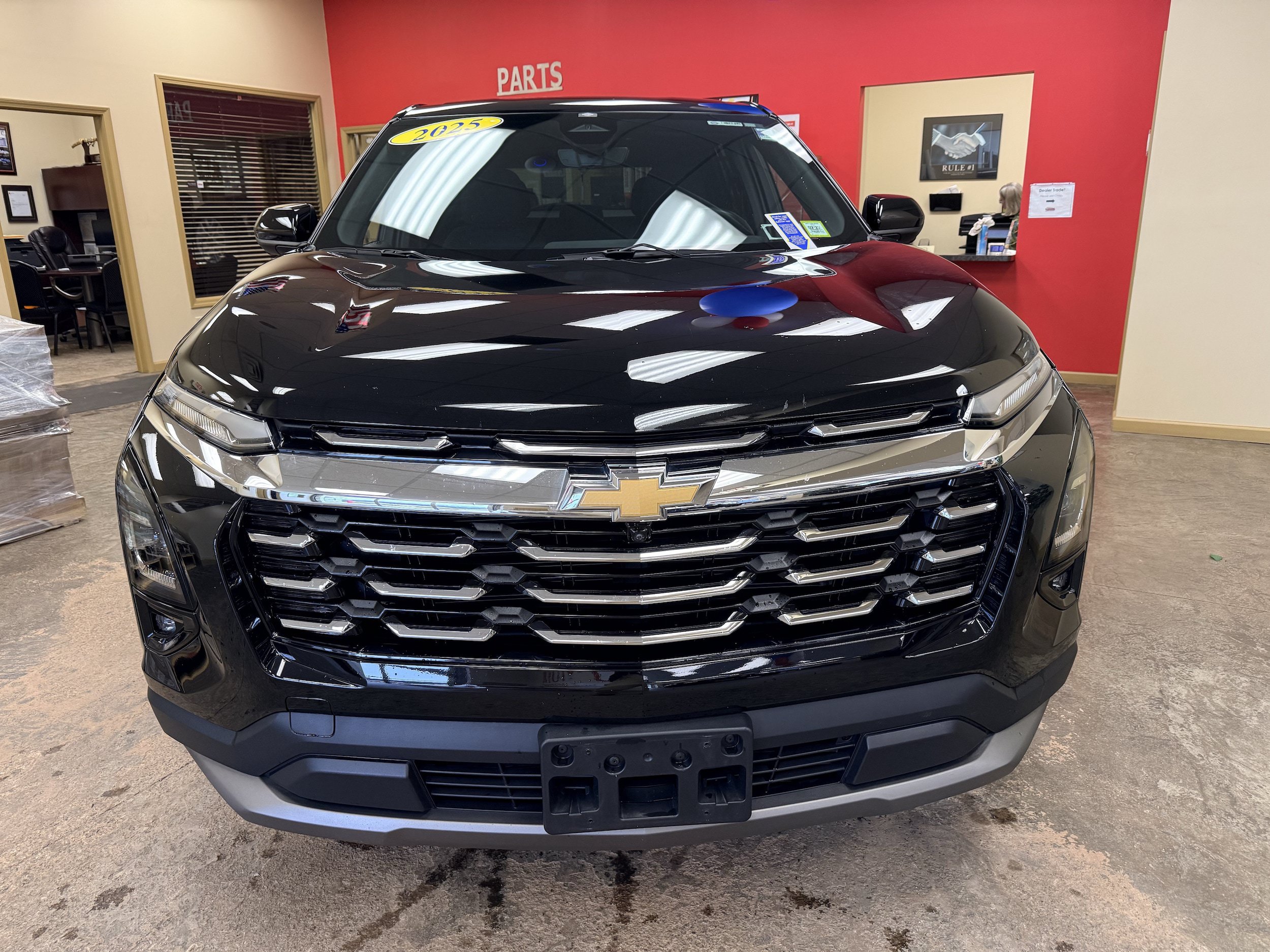 Used 2025 Chevrolet Equinox LT w/ Safety and Technology Package AWD/4WD image 3