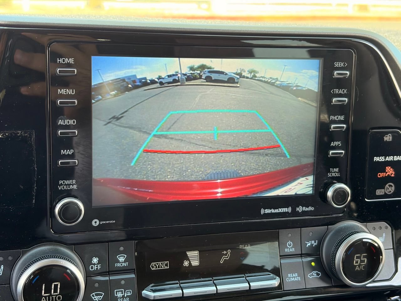 Used 2021 Toyota Highlander XLE AWD/4WD image 20